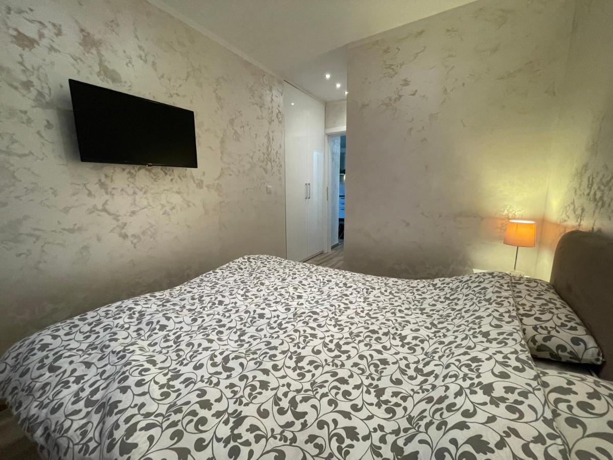 Apartment Apartman Una Divcibare